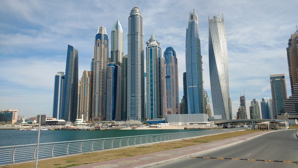 What are the benefits of setting up a business in a Dubai Free Zone?